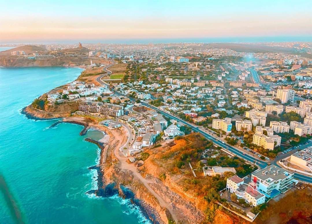Vue aérienne de Dakar et des infrastructures côtières du Sénégal